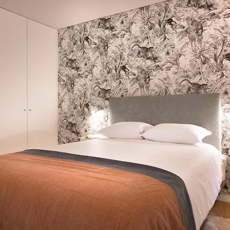Nomad Apartment, By Bolhao Residences 아파트 *